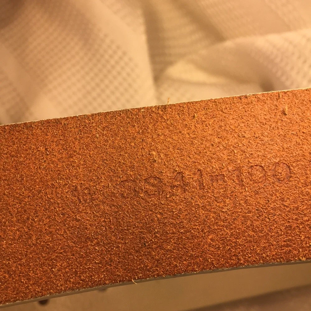 White leather belt hardly worn, great find!